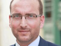 Halk gençlere daha fazla destek çıkmalı