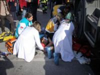 Hatay'da TIR'ın altında kalan kadın vinç yardımıyla kurtarıldı