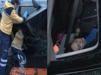 Fatih'te kaza yapan araçta sıkışan kadın sürücü için seferber oldular