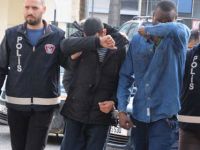 Uyuşturucu satıcısına suçüstü