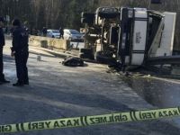 Sarıyer'de dizi çekimine giden kamyon devrildi