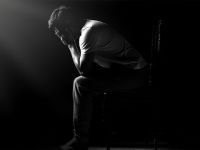 İntihar etmesinden şüphelenen kişiye nasıl yardım edilebilir?