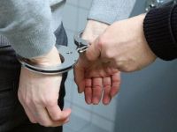 Güneyde futbolcunun eşine kelepçe