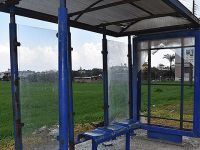 Camlarını kırdılar