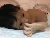 Belediye otoparkında bir haftalık bebek bulundu