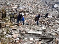 Yıkılan Nakliyeciler Sitesi'nde molozlar arasında ceset bulundu