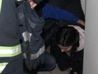 İki genç kız apartmana girdi, sonrası korkunç! Dakikalarca beklediler