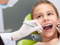 Tatilde çocuğunuzun diş bakımını yaptırın