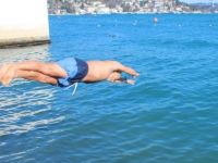 Bebek sahilinde denize girdiler