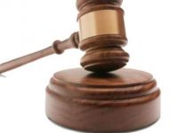 Haki̇m ve savcıyı yargıya şi̇kayet etti̇