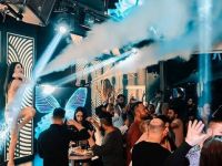 Dansçılar ve DJ’ler eğlendiriyor