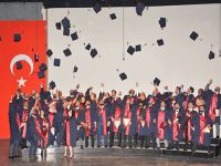 YDÜ’nün genç mimarları diplomalarını aldı