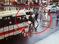 Mersin'de bir kişi müdürün aracına balta ile saldırdı