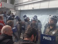 Afrika'nın tabelasını söktüler, çevik kuvvet olay yerinde