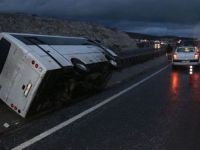 Kütahya'da Beşiktaş taraftarını taşıyan otobüs devrildi