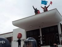 Eylemciler Meclis'in damına çıktı!