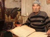 Manisa'da bir kişi 70 yıldır ölenlerin kayıtlarını tutuyor