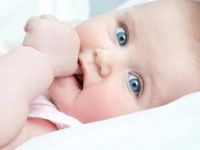 Bebekler neden parmak emer? Parmak emmek zararlı mıdır?