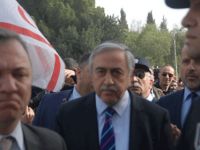 İşte Cumhurbaşkanı Akıncı'nın yuhalandığı görüntüler!