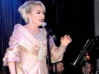 Tek şarkılık albümünü müjdeledi