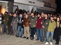 İki grup karşı karşıya geldi