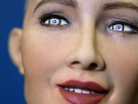 Robot Sophia'nın artık vizesi de var