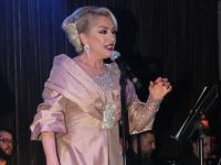 Askerlerimiz için “Memleketim” şarkısını söyledi