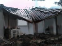 Prefabrik ev tamamen kül oldu!