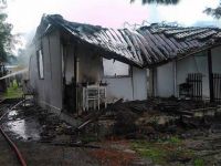 Yangın prefabrik evi yuttu