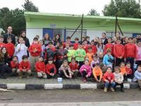 Minik eller duvara renk kattı