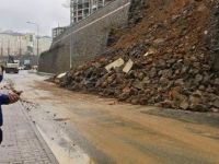 Trabzon'da istinat duvarı çöktü