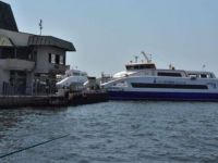 İzmir'de araba ve yolcu vapuru seferleri iptal edildi