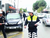 Taksi savrula savrula araçlara çarptı