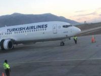 Denizli'de motoru arızalanan 110 yolculu uçak pistte kaldı