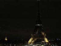 Eyfel Kulesi'nin ışıkları Afganistan için karartıldı