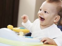 Yürüteç bebeklerde omurga eğriliği yapıyor