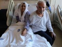 Hakkari'de 77 yaşındaki Ömer Engin, böbrek yetmezliği olan eşine böbreğini verdi