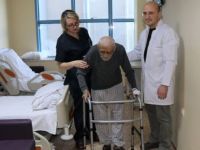 Kalça proteziyle 97 yaşında ayağa kalktı