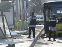 Üsküdar'da otobüs durağa daldı