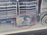 Kilis'te kamyonun yakıt deposuna saklanan göçmenler yakalandı